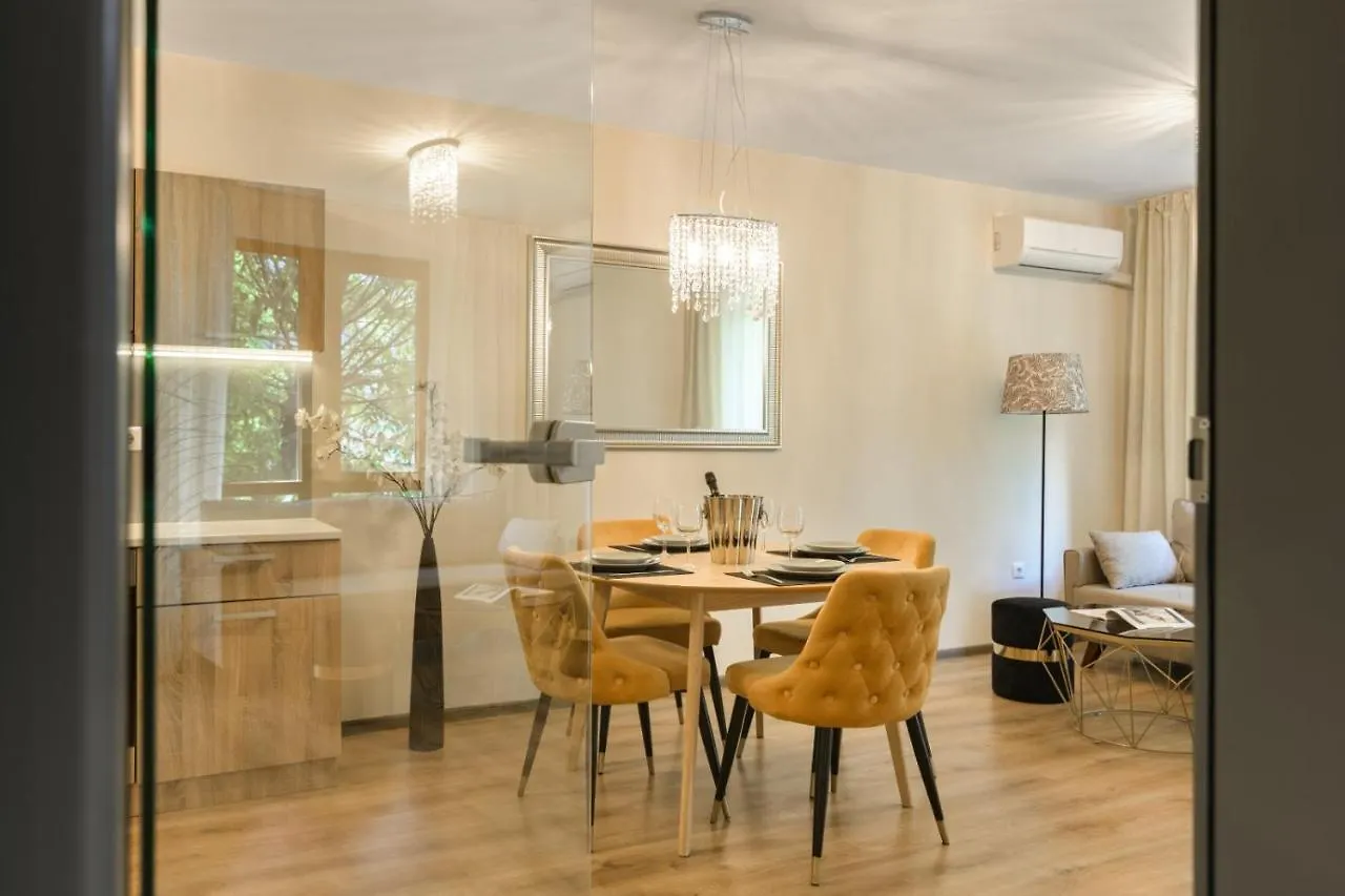 Мarelis Luxe Port Apartment Varna 0*,